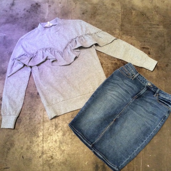 Ruffle Long Sleeve Top - Picture 10 of 11